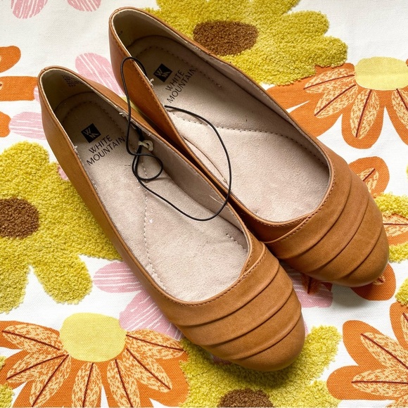 NWOT White Mountain Tan Vegan Leather Flats Size 6 - Picture 1 of 6